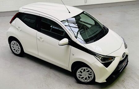 TOYOTA AYGO 1.0 VVT-i x-play x-shift 5dr