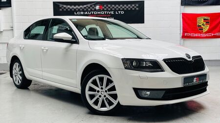 SKODA OCTAVIA 2.0 TDI Elegance 5dr